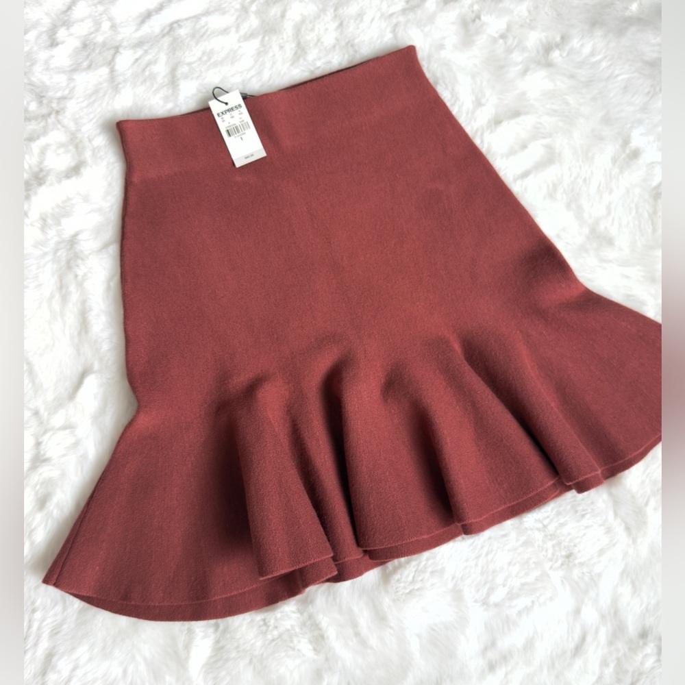 NWT EXPRESS Body Contour Ruffle Hem Mini Sweater Skirt